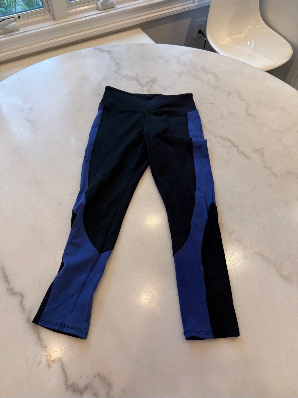 SOLOW Black and purple Colorblock Capri Leggings